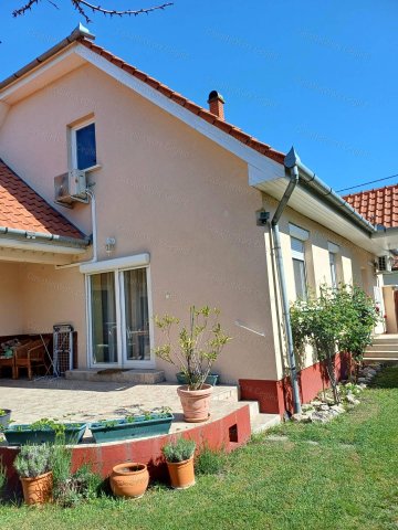 Eladó családi ház, Cegléden 88.5 M Ft, 4 szobás