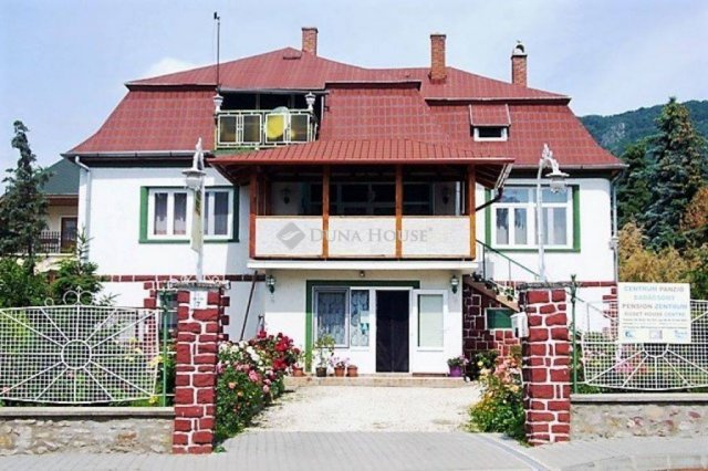 Eladó családi ház, Badacsonytomajon 230 M Ft, 8 szobás