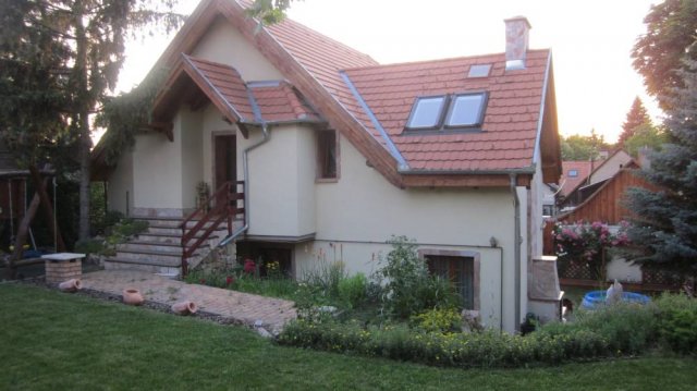 Eladó családi ház, Budakeszin, Fő utcában 149.9 M Ft, 4 szobás