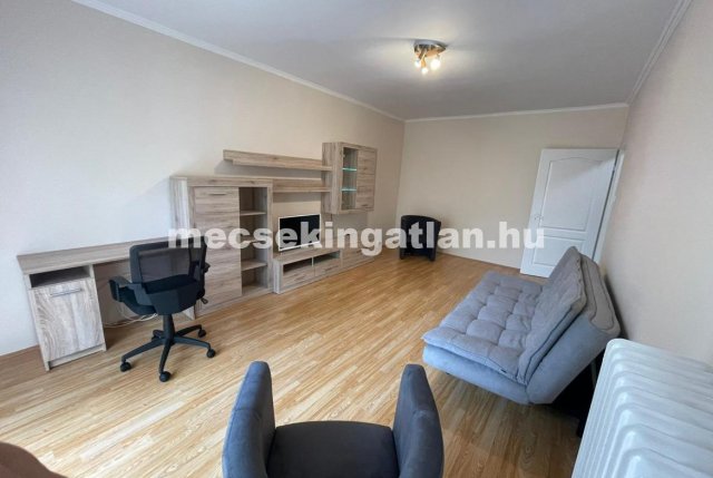 Kiadó panellakás, albérlet, Pécsett 160 E Ft / hó, 2 szobás