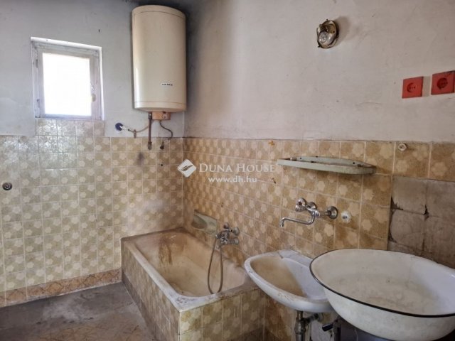 Eladó családi ház, Kerepesen 48 M Ft, 2 szobás