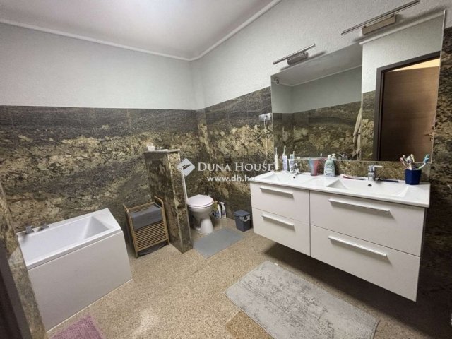 Eladó családi ház, Kecskeméten 109.99 M Ft, 6 szobás