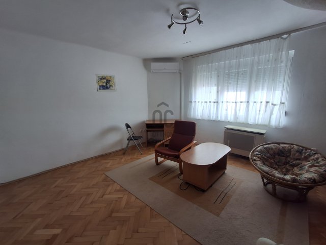 Kiadó téglalakás, albérlet, Pécsett 120 E Ft / hó, 1 szobás