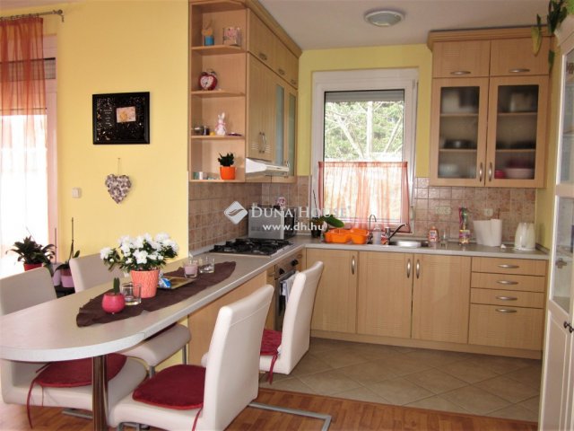Eladó családi ház, Gödöllőn 169 M Ft, 2+5 szobás