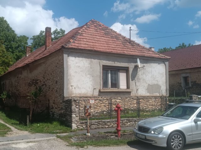 Eladó családi ház, Ajkán, Padragi úton 9.9 M Ft, 2 szobás