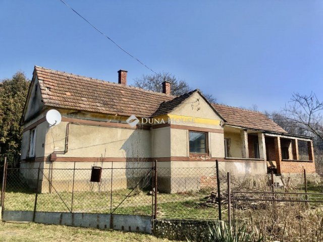 Eladó családi ház, Csörnyeföldön 5.5 M Ft, 2 szobás