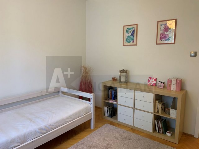 Kiadó téglalakás, albérlet, Szegeden 350 E Ft / hó, 4 szobás