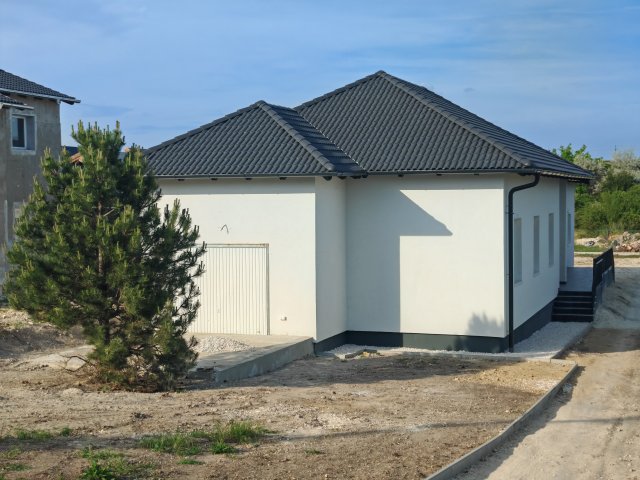 Eladó ikerház, Érden 69.9 M Ft, 4 szobás / költözzbe.hu