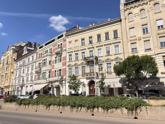 Eladó téglalakás, Budapesten, V. kerületben 115 M Ft, 2 szobás