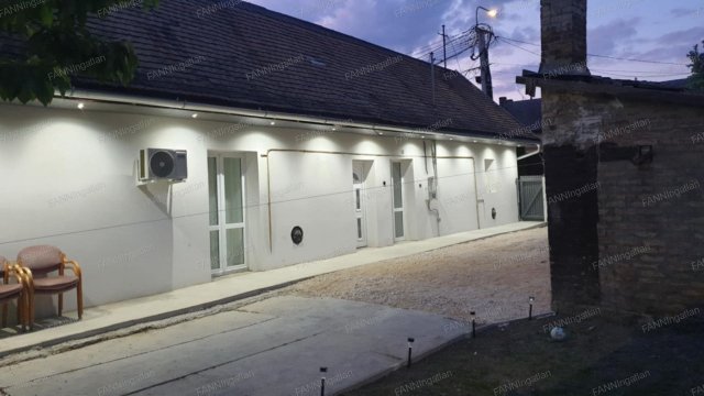 Eladó családi ház, Táton 36.5 M Ft, 2 szobás