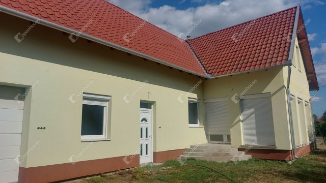 Eladó családi ház, Dobozon 47.2 M Ft, 4 szobás