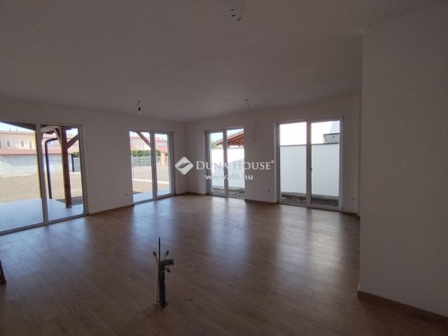 Eladó ikerház, Szegeden 175 M Ft, 6 szobás / költözzbe.hu