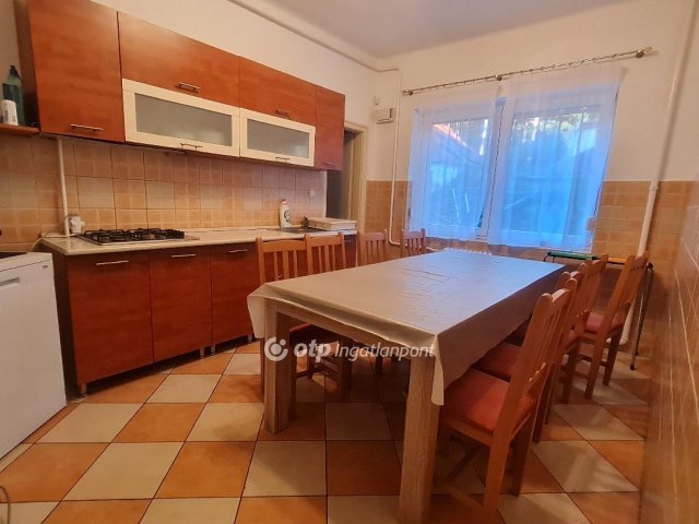 Eladó családi ház, Siófokon 399.9 M Ft, 7 szobás