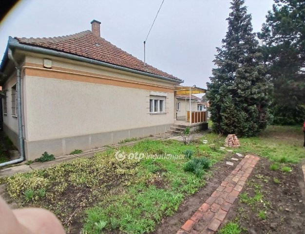 Eladó családi ház, Karácsondon 25 M Ft, 4 szobás