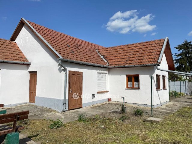 Eladó családi ház, Gyulán 48 M Ft, 3 szobás