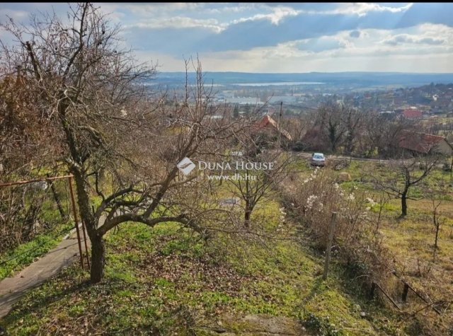 Eladó családi ház, Pécsett 17.5 M Ft, 3 szobás