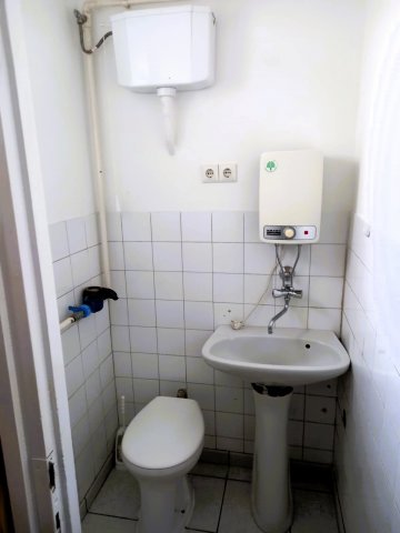 Eladó üzlethelyiség, Békéscsabán 13.5 M Ft, 1 szobás