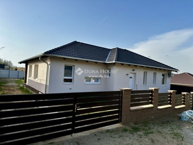 Eladó családi ház, Erdőkertesen 78.9 M Ft, 5 szobás