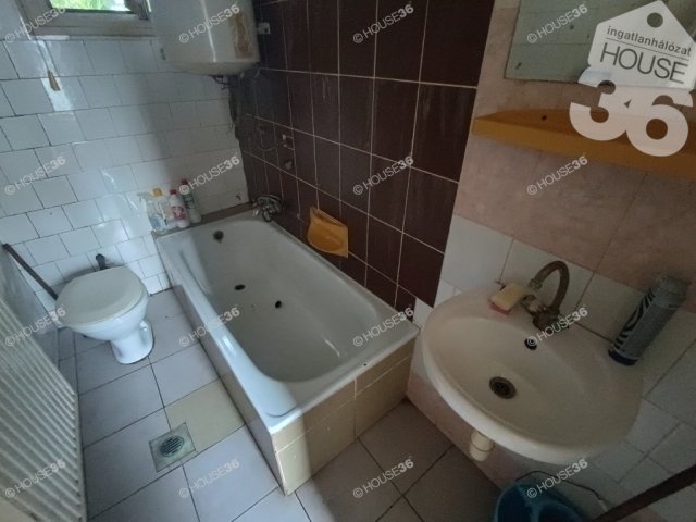 Eladó családi ház, Kiskunfélegyházán 13.99 M Ft, 2 szobás