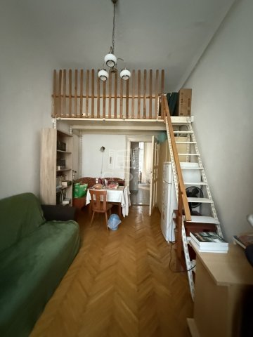 Eladó téglalakás, Budapesten, VI. kerületben 41.9 M Ft, 1 szobás