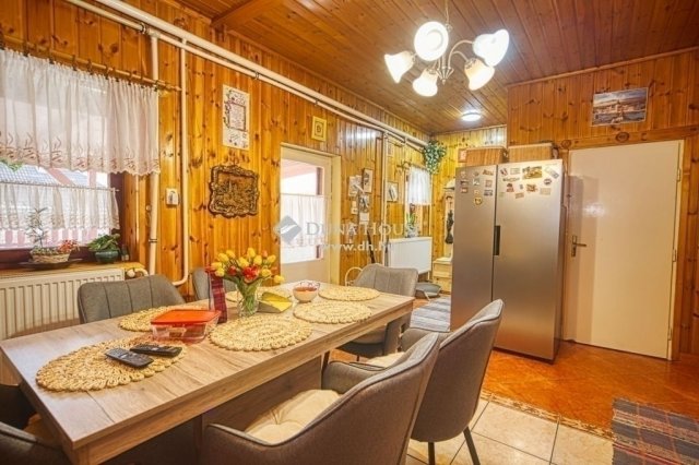 Eladó családi ház, Monoron 71.9 M Ft, 4 szobás