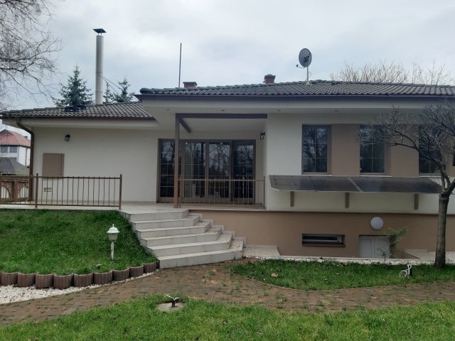 Eladó családi ház, Debrecenben 325 M Ft, 5 szobás