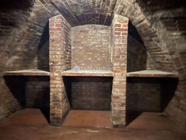 Eladó üzlethelyiség, Szekszárdon 120 M Ft / költözzbe.hu