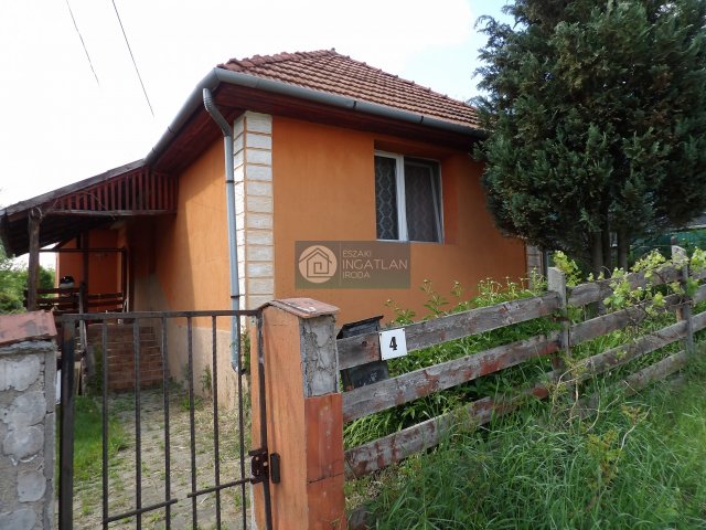 Eladó családi ház, Ózdon 12.5 M Ft, 2 szobás