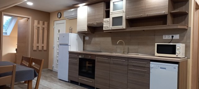 Kiadó téglalakás, albérlet, Pécsett 263 E Ft / hó, 3 szobás