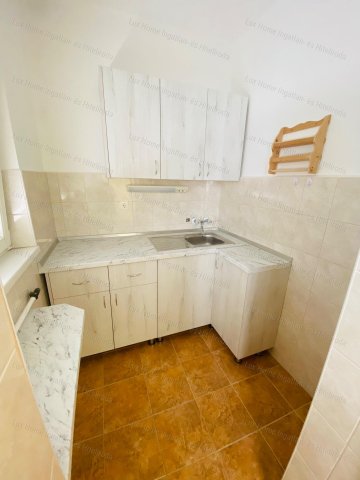 Kiadó téglalakás, albérlet, Komáromban 135 E Ft / hó, 1 szobás