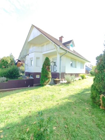 Eladó családi ház, Balatonszemesen 203 M Ft, 8 szobás