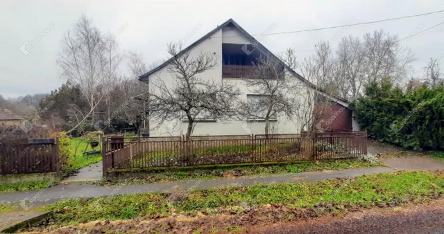 Eladó családi ház, Bucsután 11.99 M Ft, 4 szobás