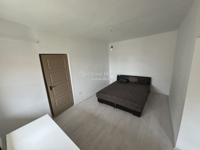Eladó családi ház, Pécsett 74.99 M Ft, 4 szobás