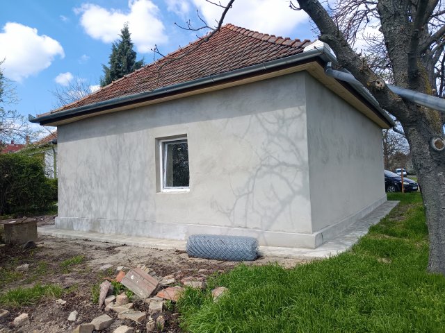 Eladó családi ház, Újszászon 19.5 M Ft, 2 szobás