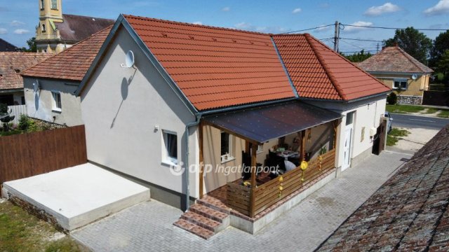 Eladó családi ház, Bébén 51.9 M Ft, 2 szobás