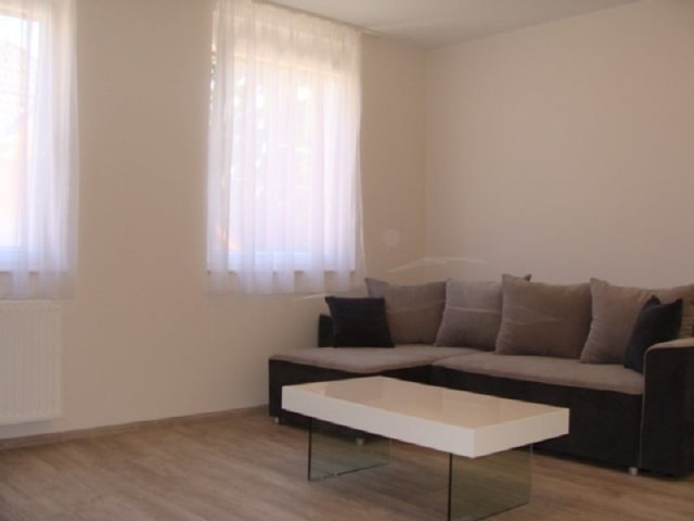 Kiadó téglalakás, albérlet, Pécsett 230 E Ft / hó, 2 szobás