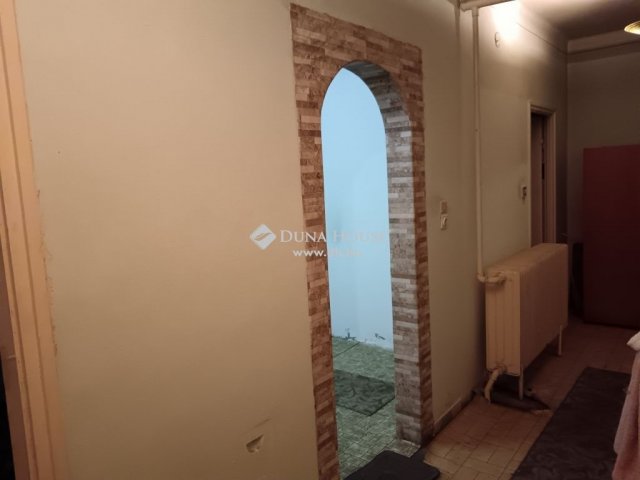 Eladó családi ház, Cegléden 44.9 M Ft, 4 szobás