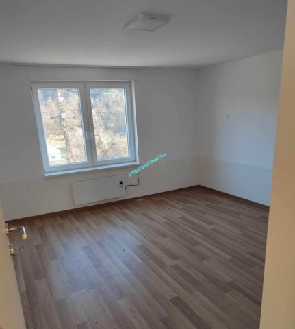 Eladó családi ház, Ózdon 28.3 M Ft, 3 szobás