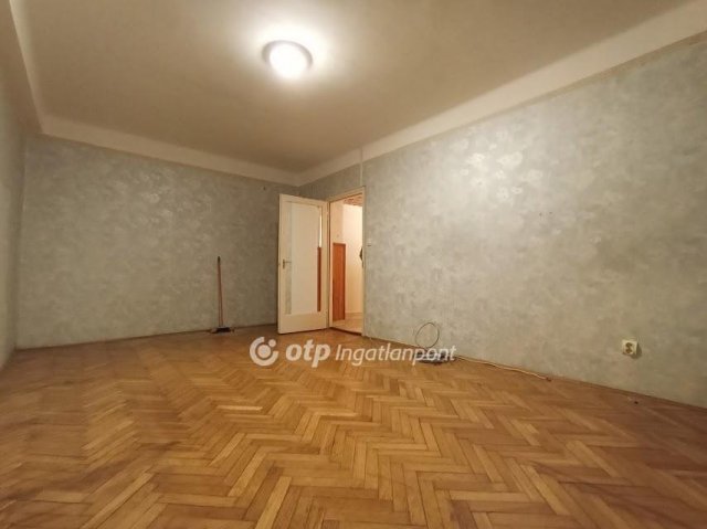 Eladó téglalakás, Gyöngyösön 19.4 M Ft, 1 szobás
