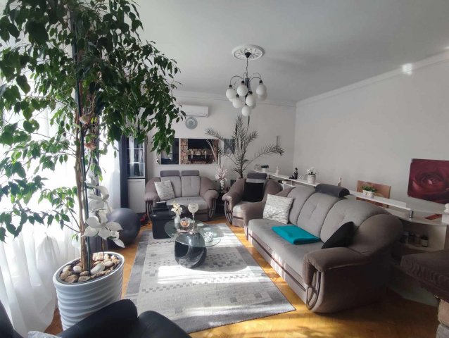 Eladó családi ház, Esztergomban 99.9 M Ft, 5 szobás