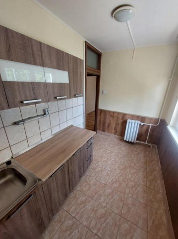 Eladó panellakás, Tatabányán 41.5 M Ft, 2+1 szobás