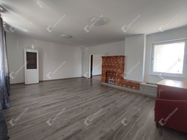 Kiadó családi ház, albérlet, Komáromban 800 E Ft / hó