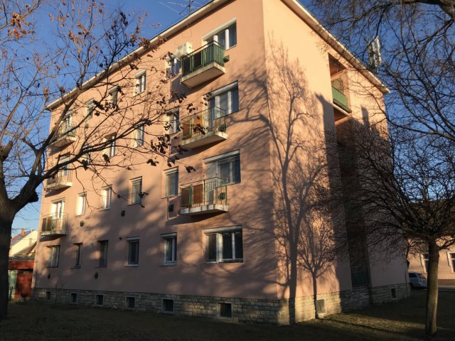Eladó téglalakás, Budapesten, IV. kerületben, Attila utcában
