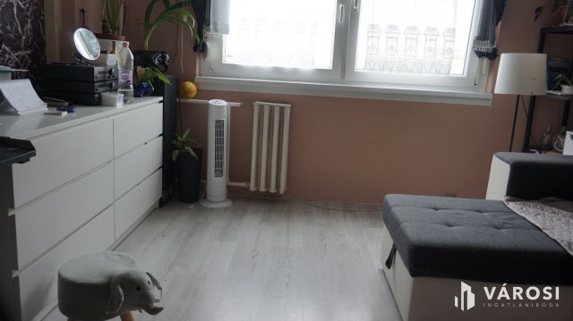 Eladó panellakás, Szegeden 49.7 M Ft, 3 szobás