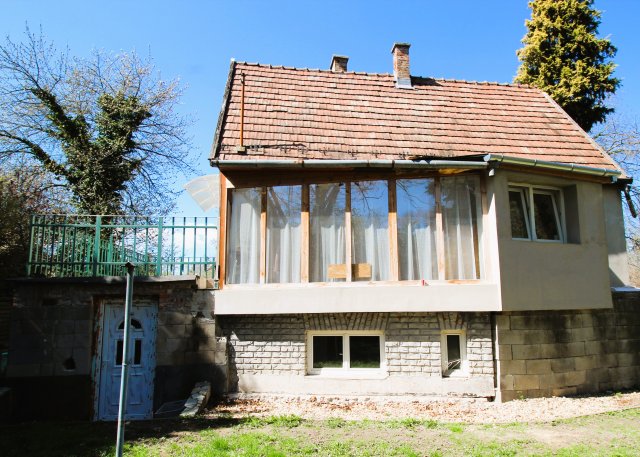 Eladó családi ház, Budakalászon 69.9 M Ft, 4+1 szobás