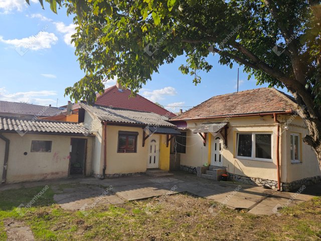 Eladó családi ház, Pécsett 38.9 M Ft, 2 szobás