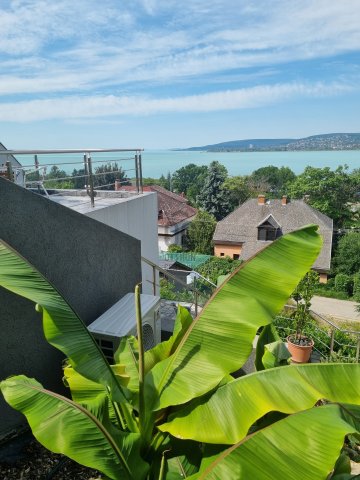 Eladó családi ház, Balatonfűzfőn 259 M Ft, 8 szobás