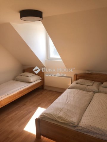 Eladó családi ház, Vonyarcvashegyen 92 M Ft, 5+2 szobás