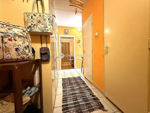 Eladó panellakás, Kecskeméten 45 M Ft, 3 szobás