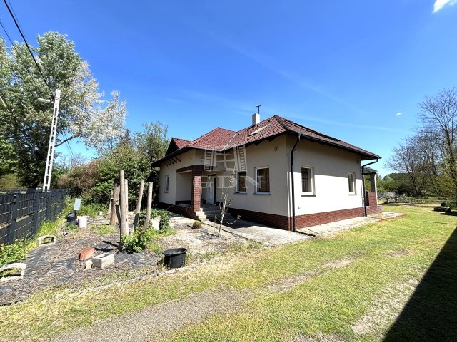 Eladó családi ház, Tápiószecsőn 69.9 M Ft, 4 szobás